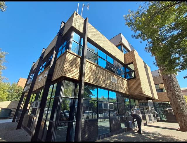 1,899M² OFFICE FOR SALE IN VEREENIGING CENTRAL
